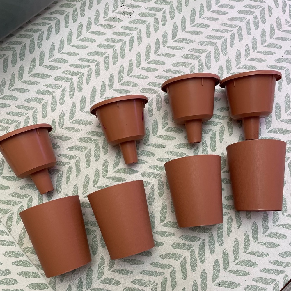 Set of 4- 2 1/2 inch Oyama African violet self wicking pots. - Picture 2 of 3